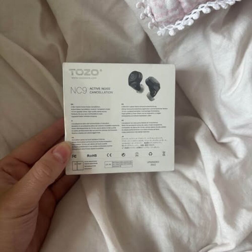 Wireless earbuds - Picture 2 of 3